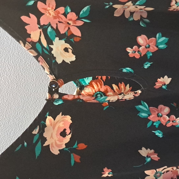 Floral Romper - Picture 5 of 5